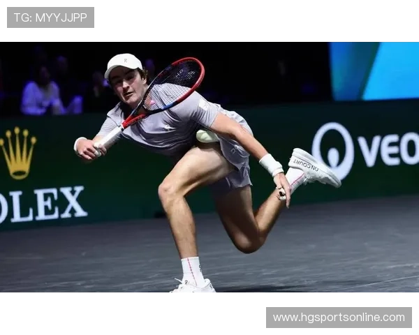 网球赛场最新战报：顶尖选手激烈对决引发关注